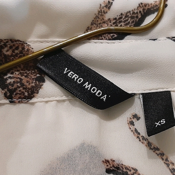 Vero Moda Leopard Blouse - Picture 7 of 7